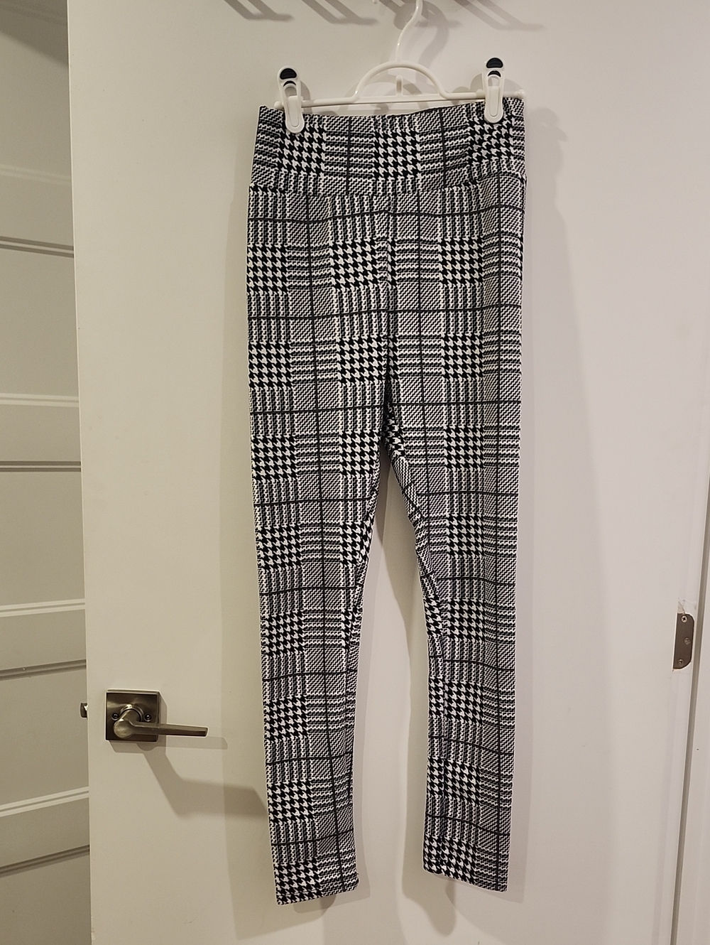 🔥 3/$25 🔥 Waist 12.5" Black and White Glen Plaid Slim Pants